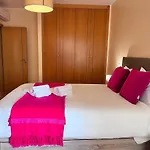 Daire Ocean Terrace With Pool By Homing