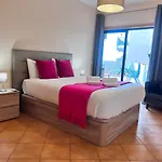 Ocean Terrace With Pool By Homing דירה *